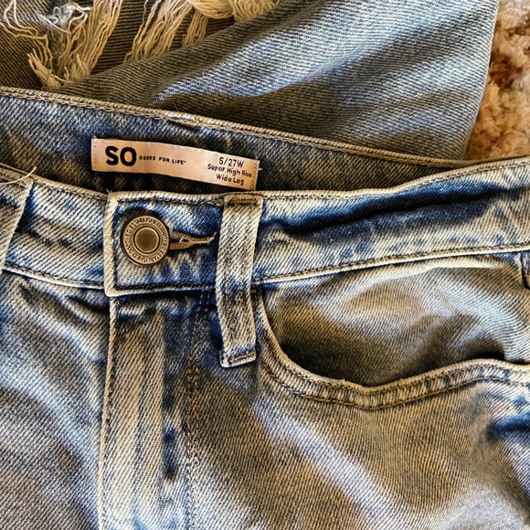 Highrise Wideleg Distressed Jeans - Picture 3 of 3